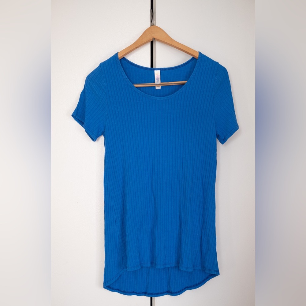 Blue ribbed LuLaRoe Classic T in Large